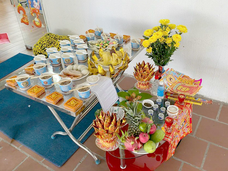 Cúng khai trương trong nhà hay ngoài sân theo quan niệm dân gian?