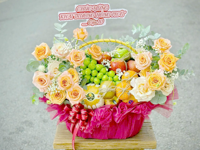Giỏ trái cây khai trương cao cấp và giỏ phổ thông nên chọn loại nào?
