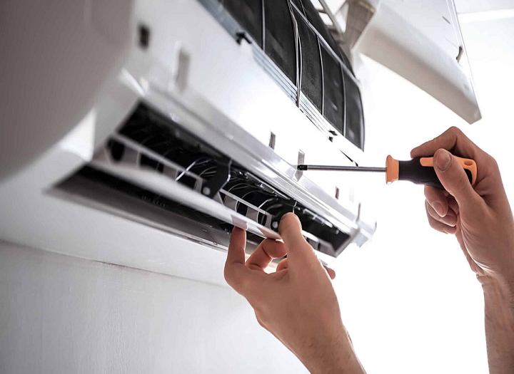 Máy lạnh bị chảy nước sau khi vệ sinh là do đâu