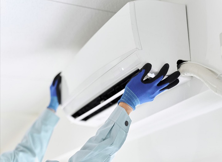 Vì sao máy lạnh vệ sinh rồi vẫn chảy nước liên tục