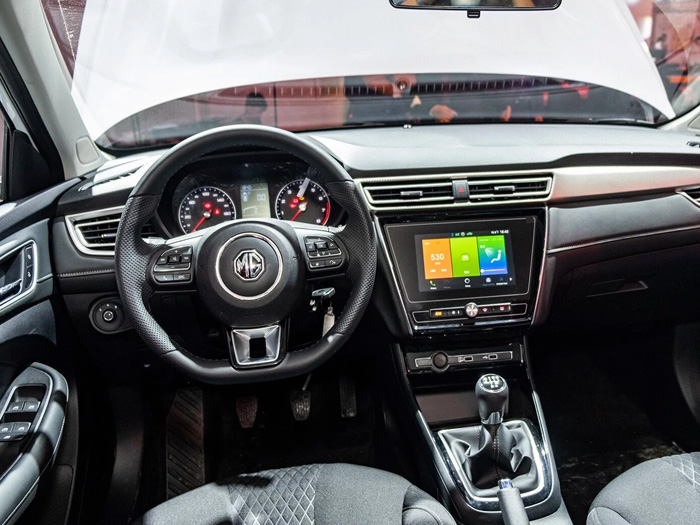 So sánh nội thất MG5 Luxury và MG5 STD khác nhau ở điểm nào