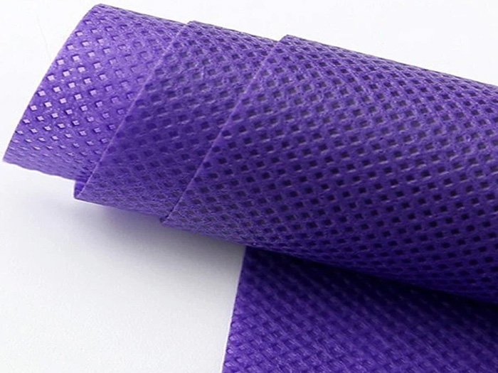 So sánh vải không dệt polyester và polypropylene về ưu nhược điểm