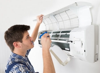 Hướng dẫn cách vệ sinh máy lạnh khi bị chảy nước đúng chuẩn - Gia đình và Xã hội
