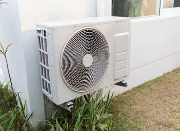 Cục nóng máy lạnh bị chảy nước có sao không và cách khắc phục