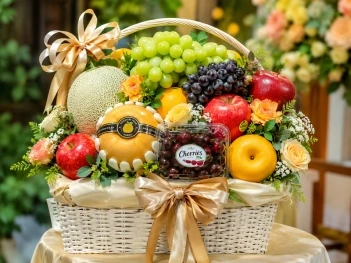 Giỏ trái cây khai trương cao cấp và giỏ phổ thông nên chọn loại nào