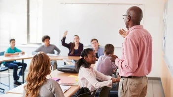 Tặng quà cho giảng viên hướng dẫn sao cho tinh tế và đúng mực? - Gia đình và Xã hội